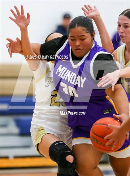 Thumbnail 2 in Munday @ Perrin-Whitt photogallery.