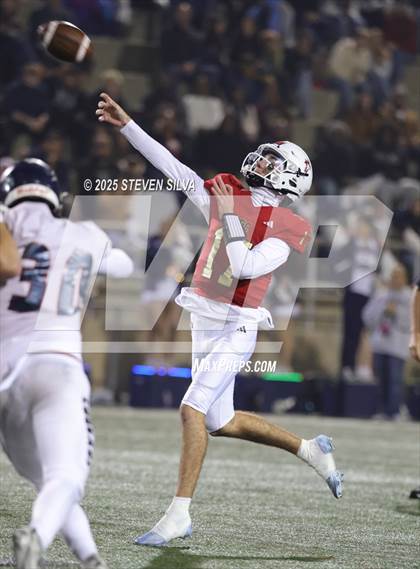 Thumbnail 1 in Steele Canyon vs. Santa Fe Christian (CIF SDS Division 2 Final) photogallery.