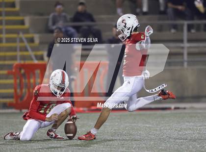 Thumbnail 2 in Steele Canyon vs. Santa Fe Christian (CIF SDS Division 2 Final) photogallery.