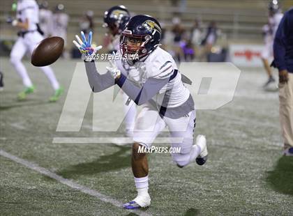 Thumbnail 3 in Steele Canyon vs. Santa Fe Christian (CIF SDS Division 2 Final) photogallery.