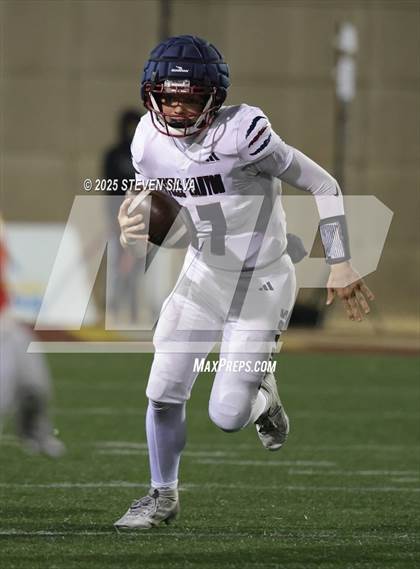 Thumbnail 2 in Steele Canyon vs. Santa Fe Christian (CIF SDS Division 2 Final) photogallery.