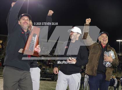 Thumbnail 2 in Steele Canyon vs. Santa Fe Christian (CIF SDS Division 2 Final) photogallery.