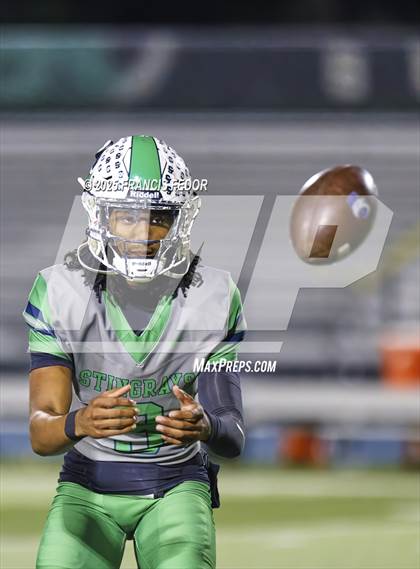 Thumbnail 1 in Ocoee @ Sumner (FHSAA 7A Regional) photogallery.