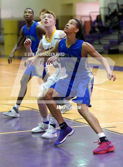 Thumbnail 3 in Lake Braddock vs. Green Run (Glory Days Grill Tournament of Champions) photogallery.