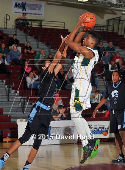 Thumbnail 1 in Villa Park vs. Edison (MaxPreps Holiday Classic) photogallery.