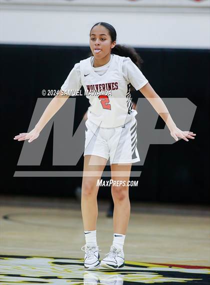 Thumbnail 2 in Tehachapi @ Harvard-Westlake (CIF State D11 1st Round) photogallery.