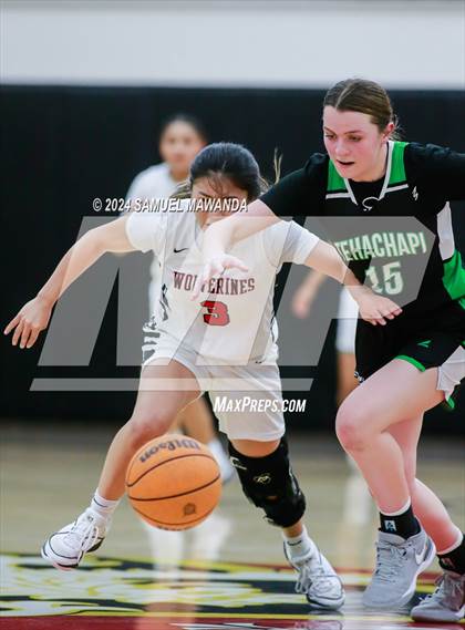 Thumbnail 3 in Tehachapi @ Harvard-Westlake (CIF State D11 1st Round) photogallery.