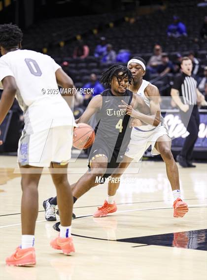 Thumbnail 2 in Little Rock-Central vs Vashon (Norm Stewart Classic) photogallery.