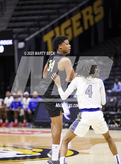 Thumbnail 1 in Little Rock-Central vs Vashon (Norm Stewart Classic) photogallery.