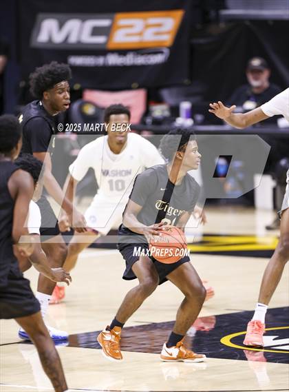 Thumbnail 3 in Little Rock-Central vs Vashon (Norm Stewart Classic) photogallery.