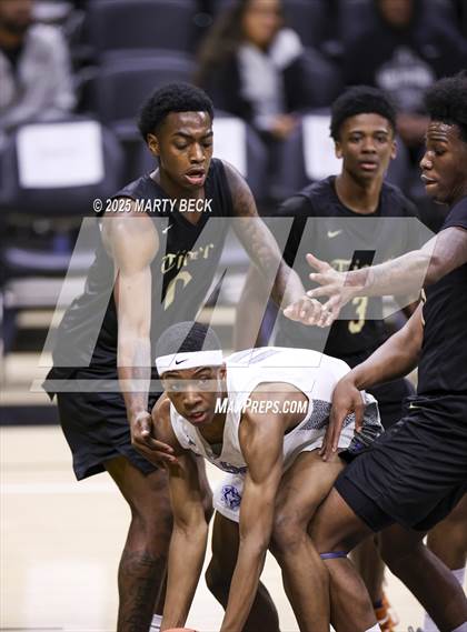 Thumbnail 2 in Little Rock-Central vs Vashon (Norm Stewart Classic) photogallery.