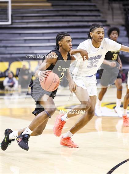 Thumbnail 2 in Little Rock-Central vs Vashon (Norm Stewart Classic) photogallery.