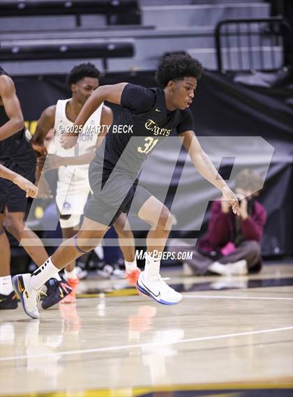 Thumbnail 2 in Little Rock-Central vs Vashon (Norm Stewart Classic) photogallery.