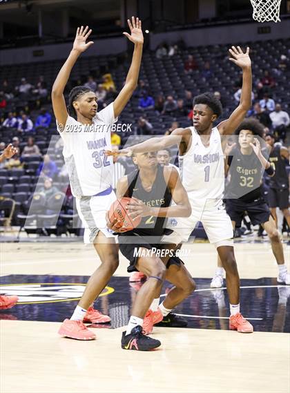 Thumbnail 3 in Little Rock-Central vs Vashon (Norm Stewart Classic) photogallery.