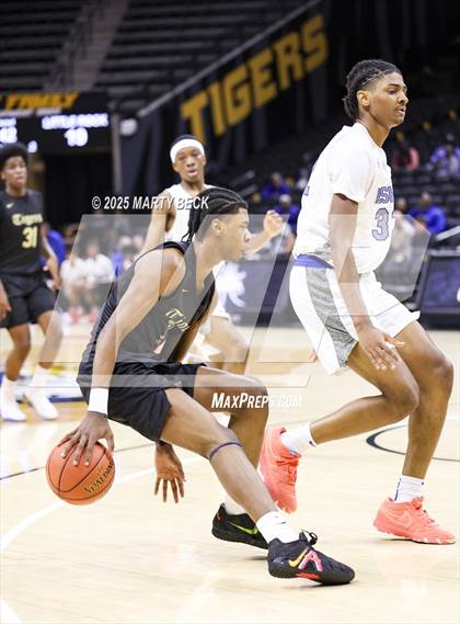 Thumbnail 2 in Little Rock-Central vs Vashon (Norm Stewart Classic) photogallery.