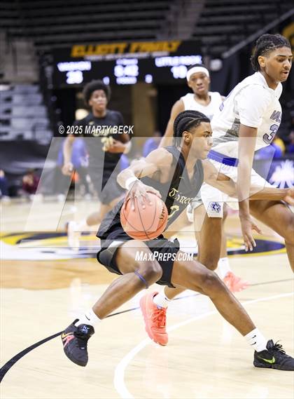 Thumbnail 1 in Little Rock-Central vs Vashon (Norm Stewart Classic) photogallery.