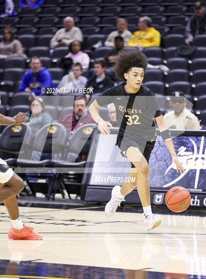 Thumbnail 2 in Little Rock-Central vs Vashon (Norm Stewart Classic) photogallery.