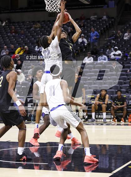 Thumbnail 1 in Little Rock-Central vs Vashon (Norm Stewart Classic) photogallery.