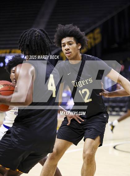 Thumbnail 3 in Little Rock-Central vs Vashon (Norm Stewart Classic) photogallery.