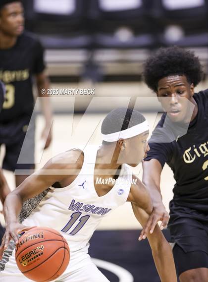 Thumbnail 2 in Little Rock-Central vs Vashon (Norm Stewart Classic) photogallery.