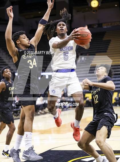 Thumbnail 2 in Little Rock-Central vs Vashon (Norm Stewart Classic) photogallery.