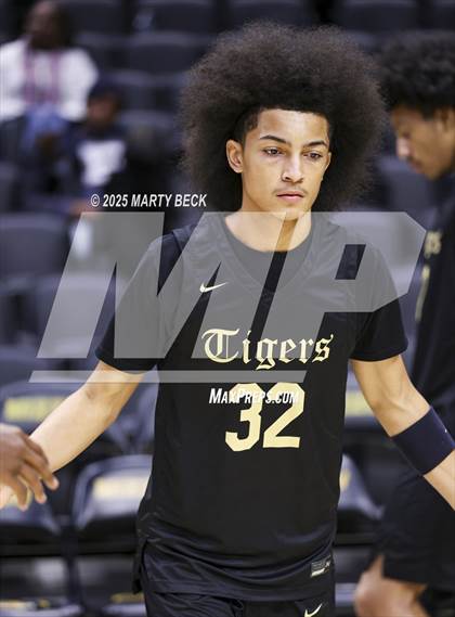 Thumbnail 1 in Little Rock-Central vs Vashon (Norm Stewart Classic) photogallery.