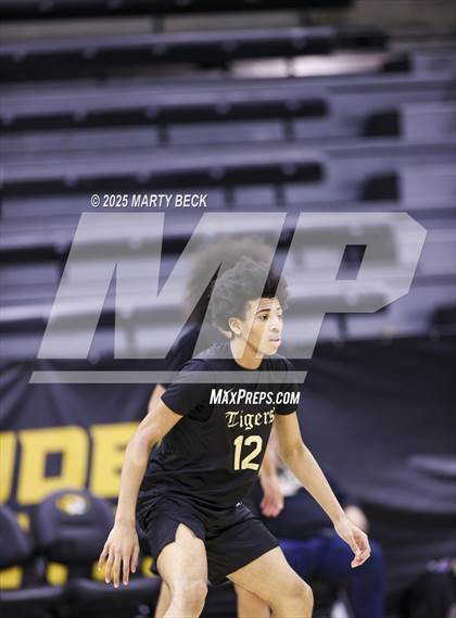 Thumbnail 3 in Little Rock-Central vs Vashon (Norm Stewart Classic) photogallery.