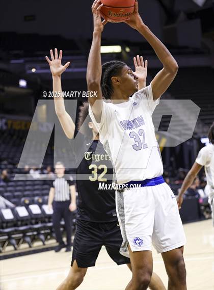 Thumbnail 2 in Little Rock-Central vs Vashon (Norm Stewart Classic) photogallery.