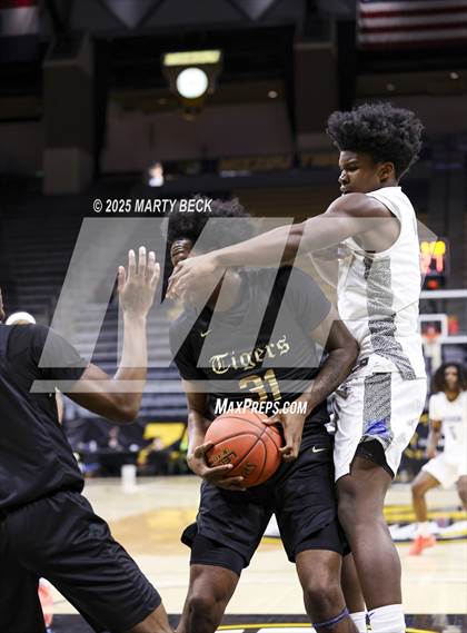 Thumbnail 1 in Little Rock-Central vs Vashon (Norm Stewart Classic) photogallery.