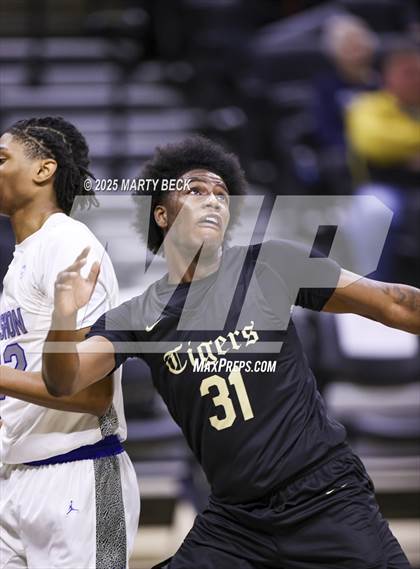 Thumbnail 2 in Little Rock-Central vs Vashon (Norm Stewart Classic) photogallery.