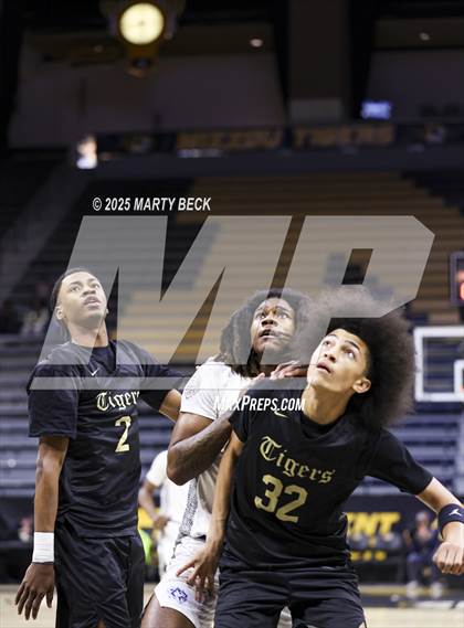 Thumbnail 3 in Little Rock-Central vs Vashon (Norm Stewart Classic) photogallery.