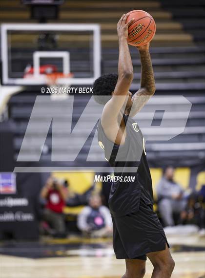 Thumbnail 2 in Little Rock-Central vs Vashon (Norm Stewart Classic) photogallery.