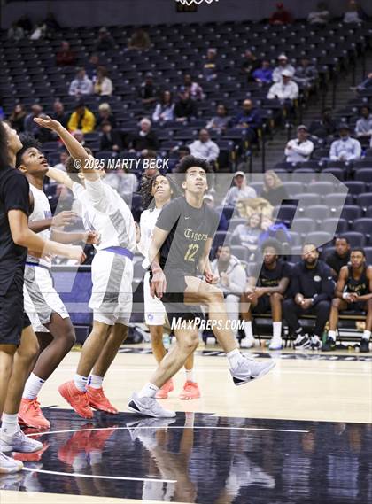 Thumbnail 1 in Little Rock-Central vs Vashon (Norm Stewart Classic) photogallery.