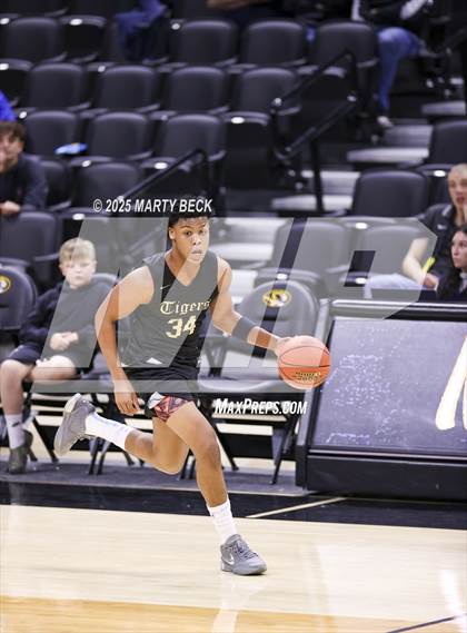 Thumbnail 1 in Little Rock-Central vs Vashon (Norm Stewart Classic) photogallery.