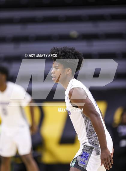 Thumbnail 3 in Little Rock-Central vs Vashon (Norm Stewart Classic) photogallery.