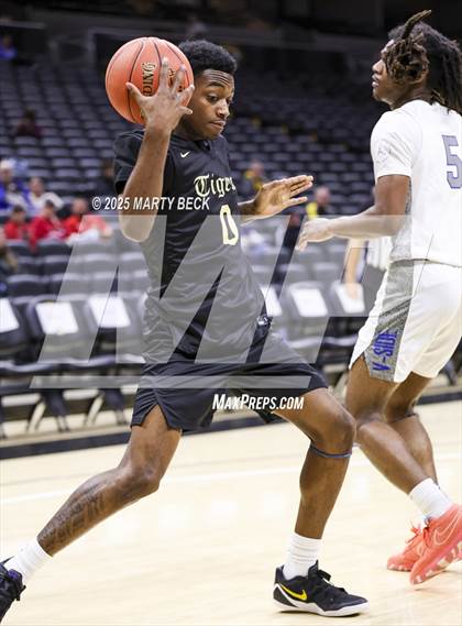 Thumbnail 3 in Little Rock-Central vs Vashon (Norm Stewart Classic) photogallery.