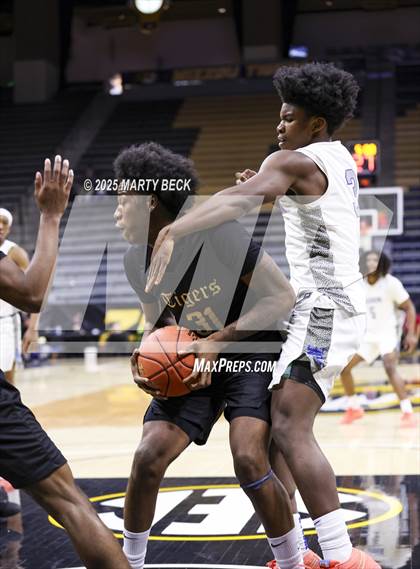 Thumbnail 2 in Little Rock-Central vs Vashon (Norm Stewart Classic) photogallery.