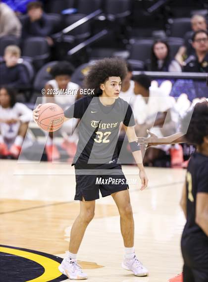 Thumbnail 3 in Little Rock-Central vs Vashon (Norm Stewart Classic) photogallery.