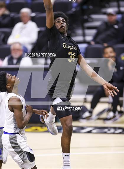 Thumbnail 3 in Little Rock-Central vs Vashon (Norm Stewart Classic) photogallery.