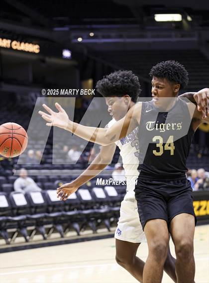 Thumbnail 2 in Little Rock-Central vs Vashon (Norm Stewart Classic) photogallery.