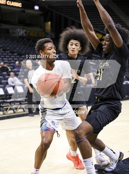 Thumbnail 1 in Little Rock-Central vs Vashon (Norm Stewart Classic) photogallery.