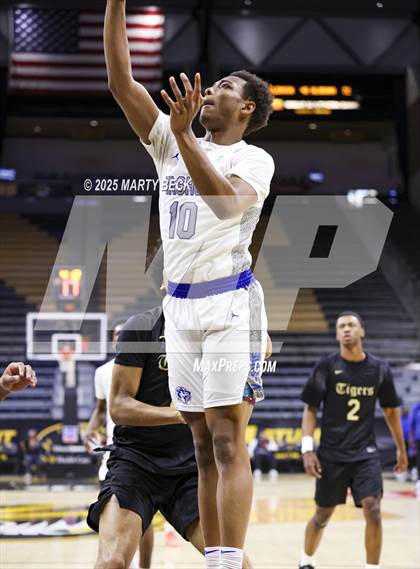 Thumbnail 1 in Little Rock-Central vs Vashon (Norm Stewart Classic) photogallery.