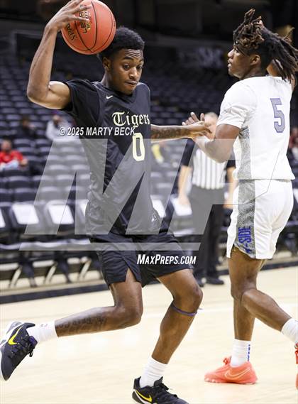 Thumbnail 1 in Little Rock-Central vs Vashon (Norm Stewart Classic) photogallery.