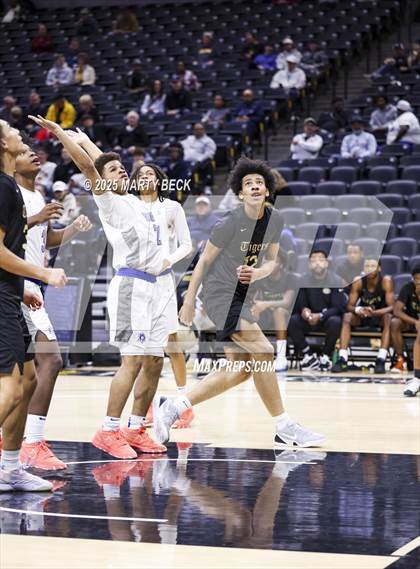 Thumbnail 2 in Little Rock-Central vs Vashon (Norm Stewart Classic) photogallery.