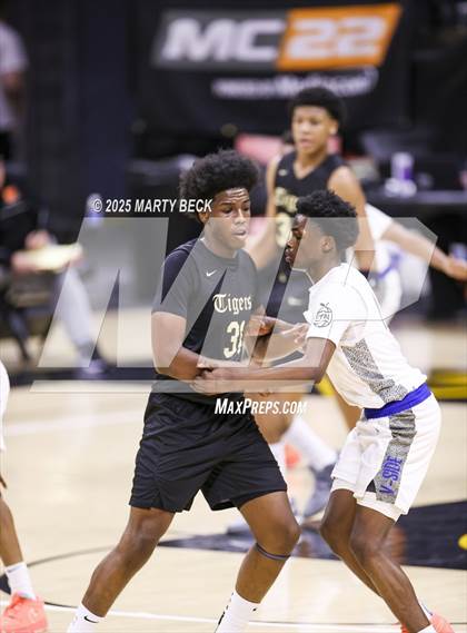 Thumbnail 3 in Little Rock-Central vs Vashon (Norm Stewart Classic) photogallery.