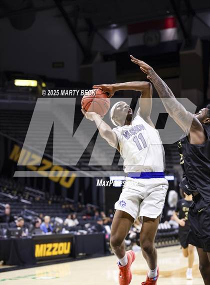 Thumbnail 1 in Little Rock-Central vs Vashon (Norm Stewart Classic) photogallery.