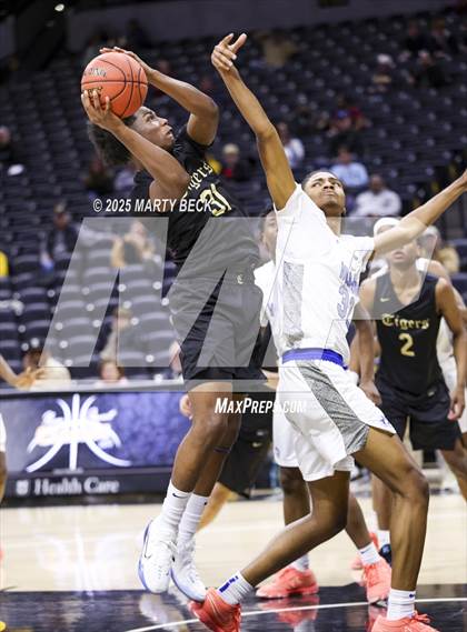 Thumbnail 3 in Little Rock-Central vs Vashon (Norm Stewart Classic) photogallery.