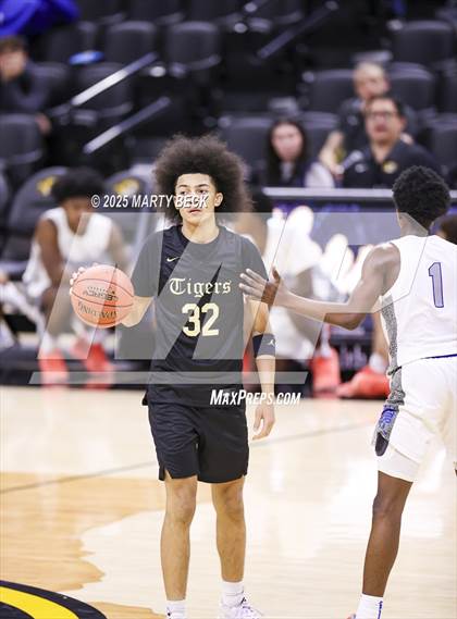 Thumbnail 3 in Little Rock-Central vs Vashon (Norm Stewart Classic) photogallery.