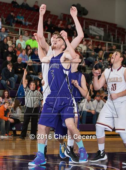 Thumbnail 2 in Avoca Central vs. Andover photogallery.
