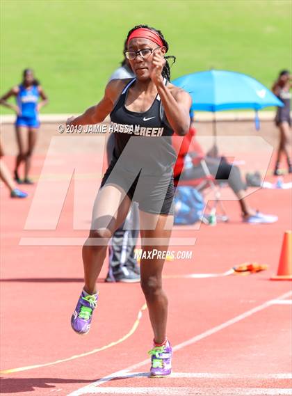 Thumbnail 3 in SCHSL AAAAA State Qualifier (Girls Field Events) photogallery.
